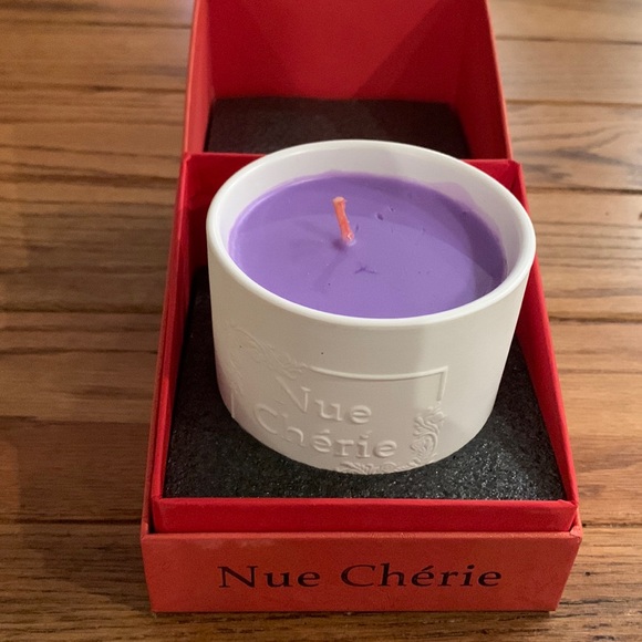 Nue Cherie French lavender candle - Picture 2 of 7